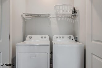 5001 Willowgate Loop, Unit 08-8306 in Tice, FL - Foto de edificio - Building Photo