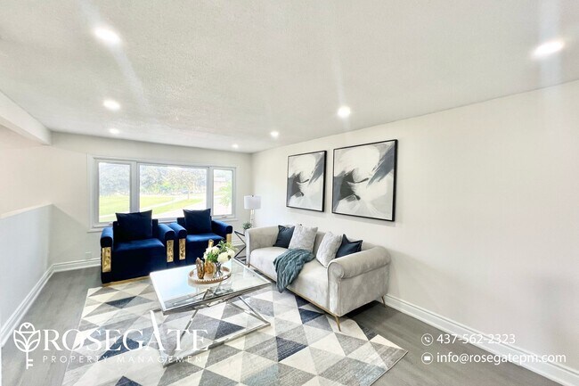 Spacious 3 Bed 2 Bath Main Floor Unit in K in Kitchener, ON - Building Photo - Building Photo