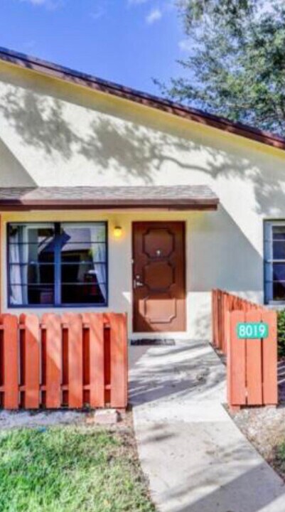 8019 SE Villa Cir Photo