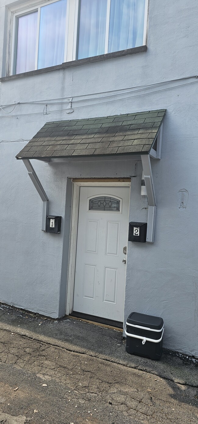 312 S Main St, Unit Apt #2 in North Syracuse, NY - Foto de edificio - Building Photo