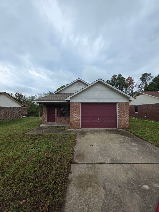 614 E 23rd St in Russellville, AR - Building Photo