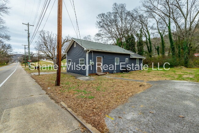 property at 2118 N Chamberlain Ave
