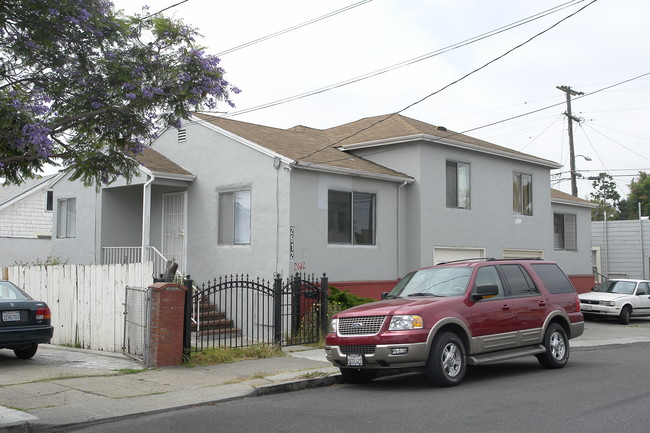 2612 38th Ave in Oakland, CA - Foto de edificio - Building Photo