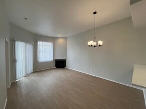 16117 Sunset Blvd in Pacific Palisades, CA - Building Photo - Interior Photo