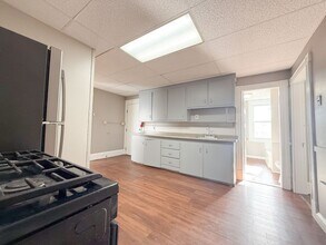 1824 Blossom in Nashua, NH - Foto de edificio - Interior Photo