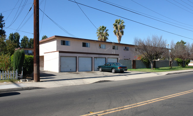 Park Place Apartments in Chino, CA - Foto de edificio - Building Photo