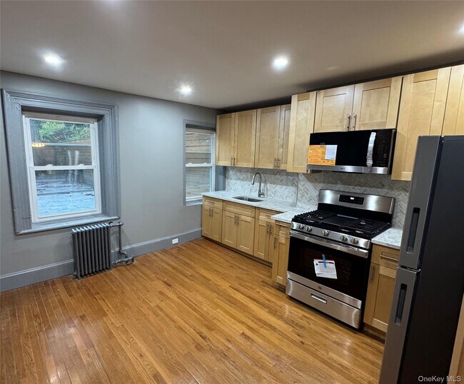 58 Woodbine St in Brooklyn, NY - Building Photo - Building Photo