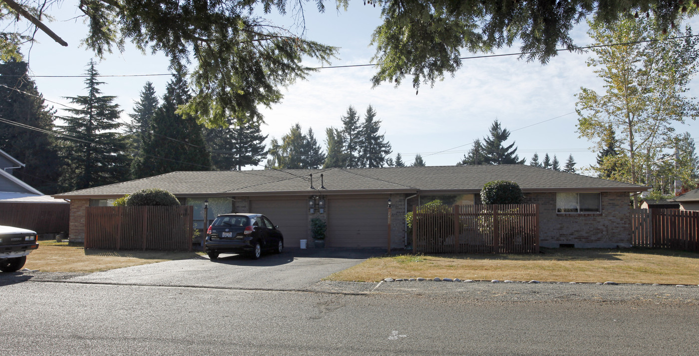 7408-7410 20th St W in Fircrest, WA - Building Photo