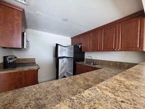 470 Executive Center Dr in West Palm Beach, FL - Building Photo - Building Photo