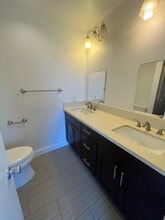 13885 La Jolla Plaza in Garden Grove, CA - Foto de edificio - Building Photo