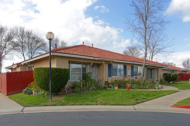 Valle De Las Brisas - Seniors Only 62+ in Madera, CA - Building Photo - Building Photo