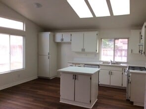 37065 Pine Valley Ct in Palmdale, CA - Building Photo - Building Photo