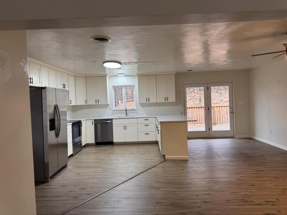 225 Monks Rd in Saxonburg, PA - Building Photo