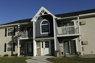 Oak Creek Village Apartments in Fremont, MI - Building Photo - Building Photo