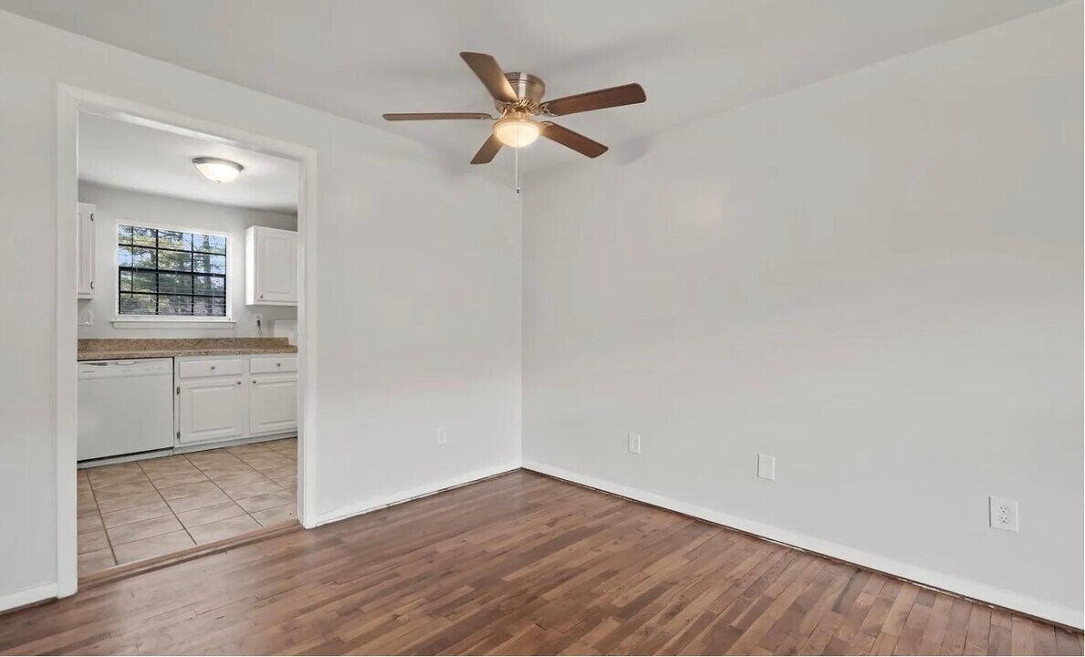 100 Sycamore Ln, Unit #B in Manchester, CT - Foto de edificio