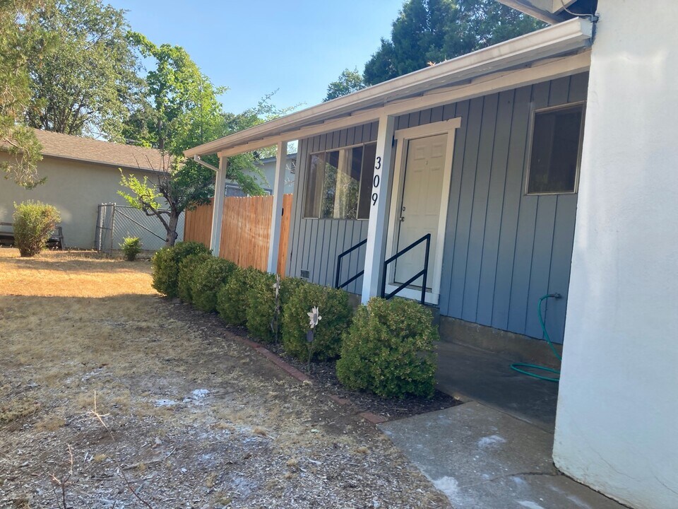 309 Glen Rd in Weaverville, CA - Building Photo