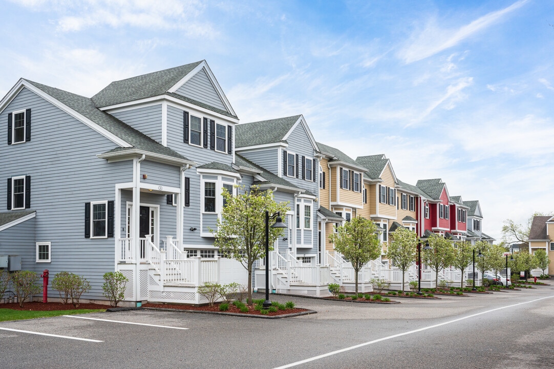 Lenox Village Townhomes in Norwood, MA - Foto de edificio