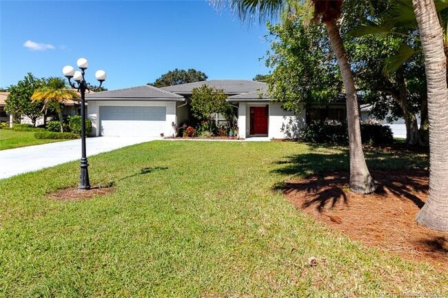 2343 SW Spoonbill Dr in Palm City, FL - Building Photo - Building Photo