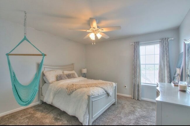 1734 Dryden Dr in Spring Hill, TN - Foto de edificio - Building Photo