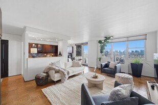 6040 JFK Blvd E in West New York, NJ - Building Photo