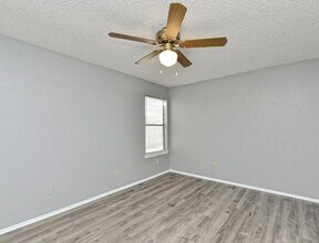 12320 Alderbrook Dr in Austin, TX - Building Photo - Building Photo