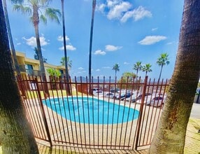 La Mesa Highview Apartments in La Mesa, CA - Foto de edificio - Building Photo