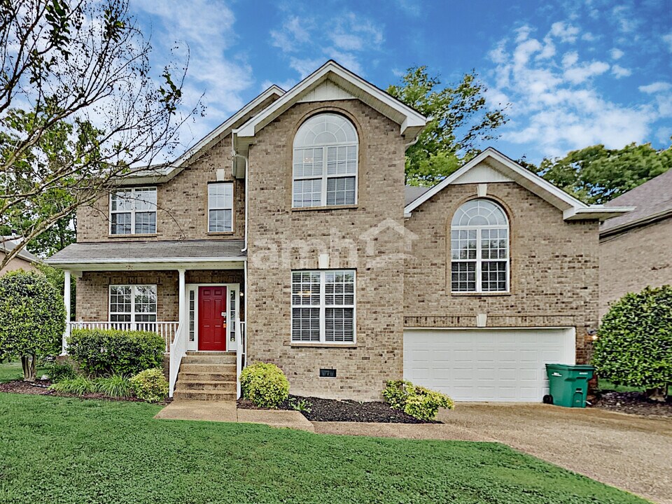 6977 Calderwood Dr in Antioch, TN - Foto de edificio
