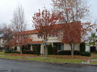 3921 Howard in Los Alamitos, CA - Foto de edificio - Building Photo