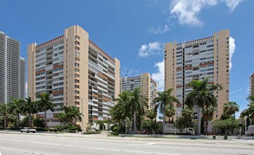 La Mer in Hallandale Beach, FL - Foto de edificio - Building Photo