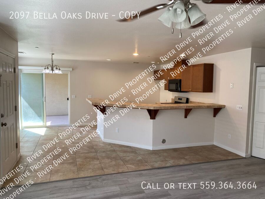 2097 Bella Oaks Dr in Tulare, CA - Building Photo