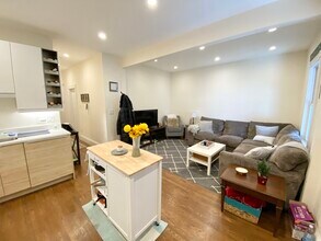 110 Buttonwood St, Unit 2 in Boston, MA - Foto de edificio - Building Photo