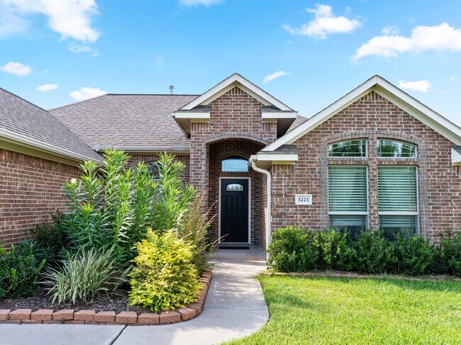 3221 El Camino St in Bay City, TX - Building Photo - Building Photo