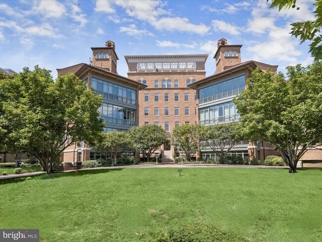 2425 L St NW in Washington, DC - Building Photo - Building Photo
