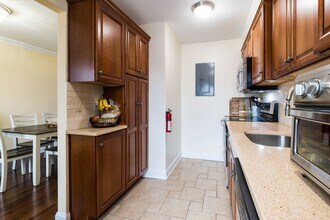 16D Troy Dr in Springfield, NJ - Building Photo - Building Photo