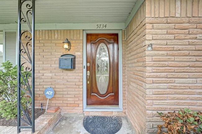 5734 Spellman Rd in Houston, TX - Building Photo - Building Photo