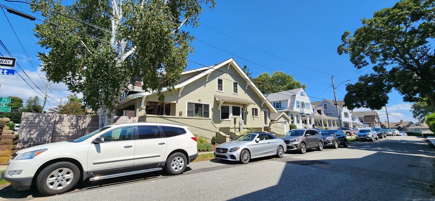 1164 Ocean Ave in New London, CT - Building Photo