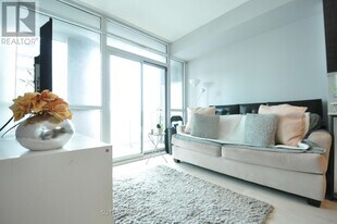 169 Fort York Blvd in Toronto, ON - Building Photo