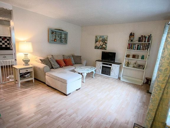 5627 S Sprinkle Rd in Portage, MI - Foto de edificio - Building Photo