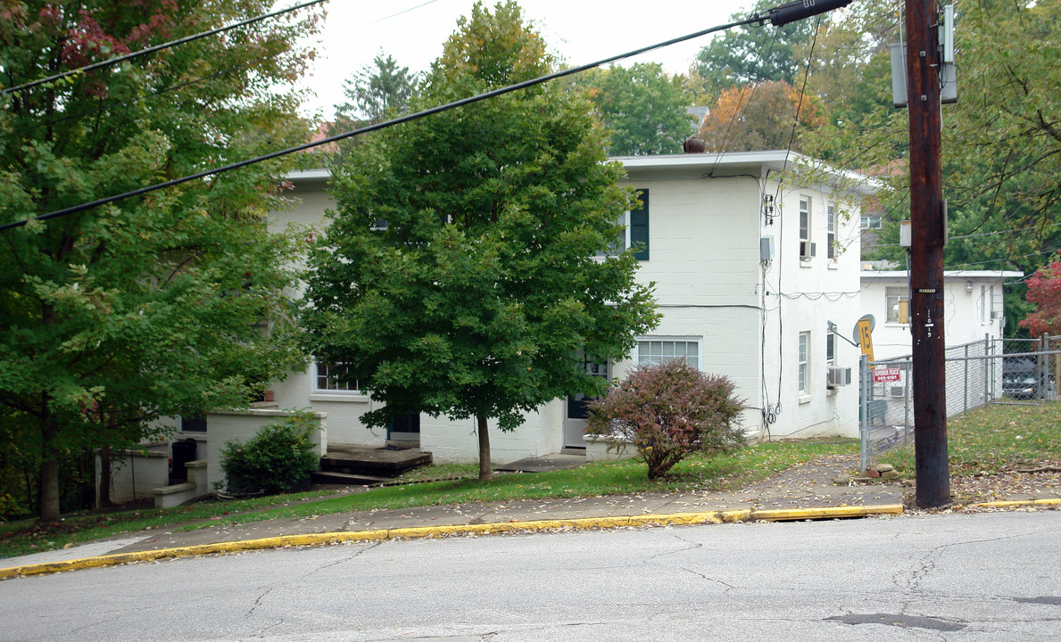 900 Valley Rd in Charleston, WV - Building Photo