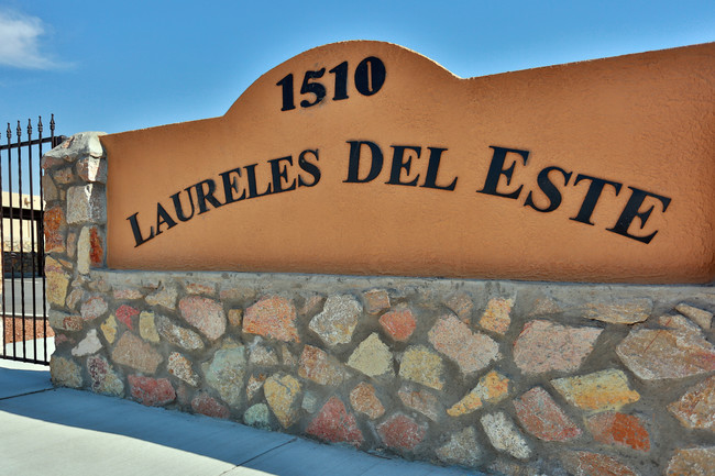 Laureles Del Este Apartments in Fabens, TX - Foto de edificio - Building Photo