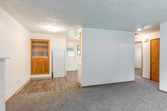 Stoneway Apartments in Salem, OR - Building Photo - Interior Photo