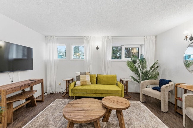 9110-9177 77 Ave NW