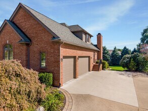 7040 Royal Villa Ct in Canton Township, MI - Building Photo - Building Photo