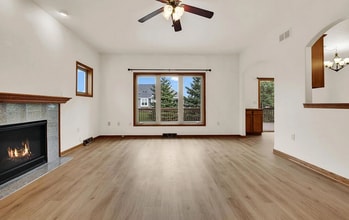 407 Century Oak Dr in Waukesha, WI - Foto de edificio - Building Photo