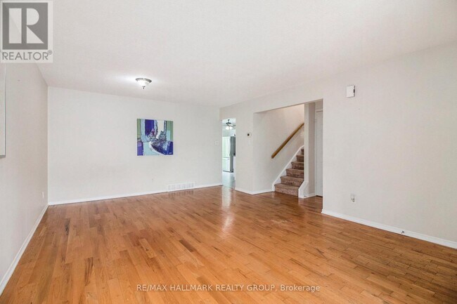 3050-3050 Victoria Heights Crescent in Ottawa, ON - Building Photo - Building Photo