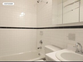 70 W 11th St in New York, NY - Building Photo - Building Photo
