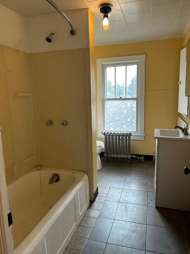 325 Main St in Mayfield, PA - Building Photo - Building Photo