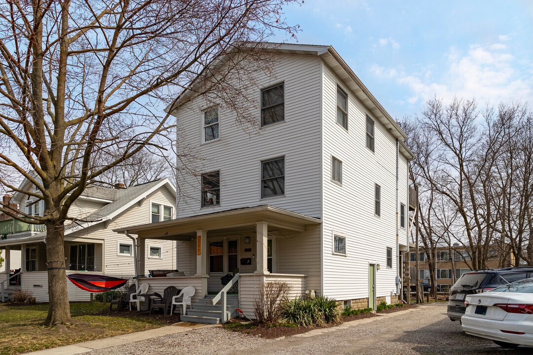 139 Cedar St in East Lansing, MI - Foto de edificio