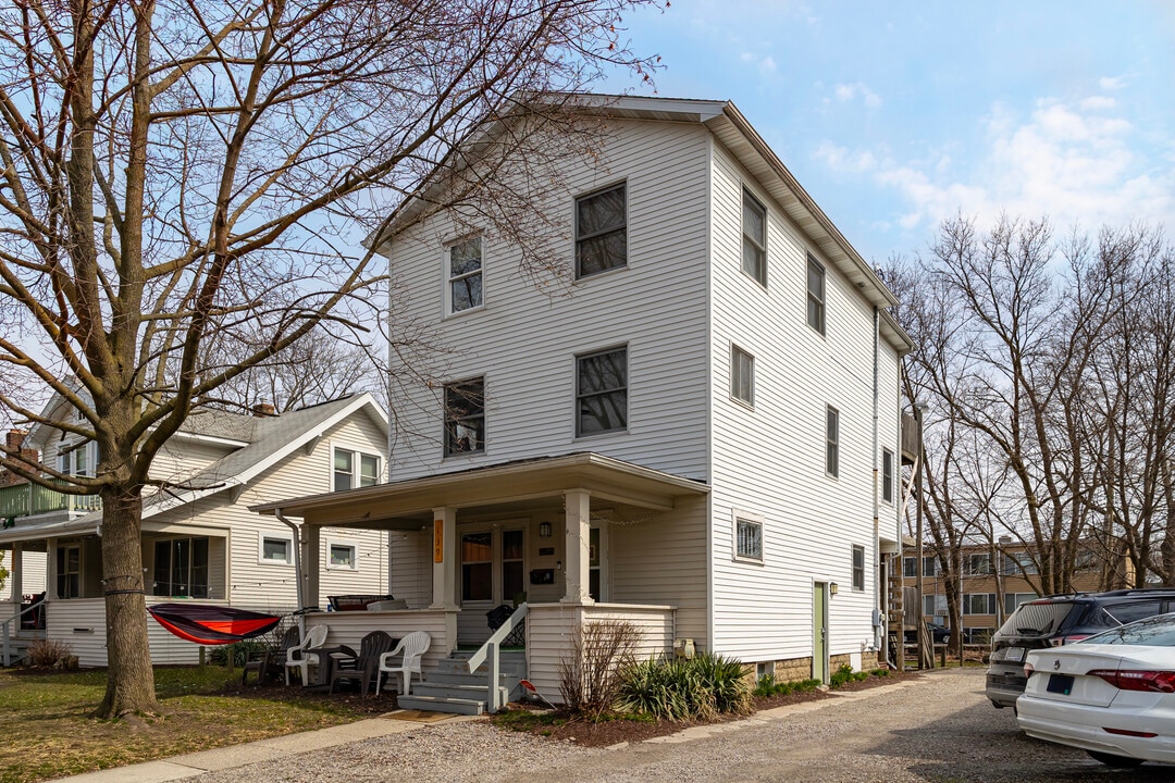 139 Cedar St in East Lansing, MI - Building Photo