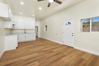 918 Monterey St in Bakersfield, CA - Building Photo - Building Photo